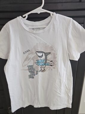 Del Sol Color Changing 'Surf the Waves' Graphic Tee